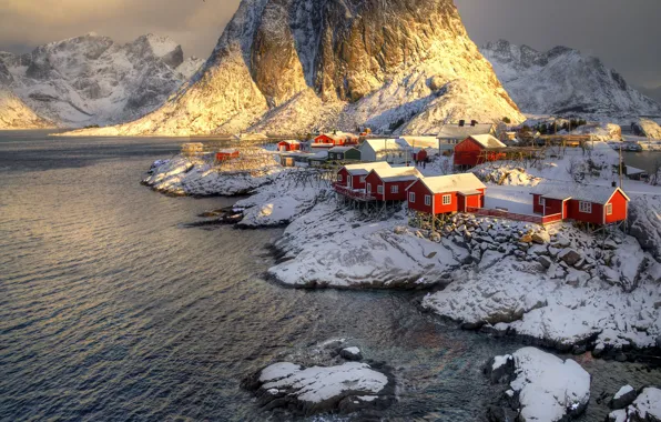 Картинка зима, снег, горы, скалы, Норвегия, поселок, фьорд, Лофотенские острова