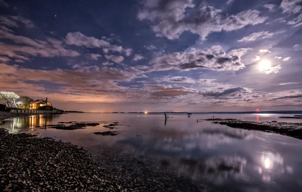 Картинка море, небо, облака, свет, ночь, огни, луна, побережье