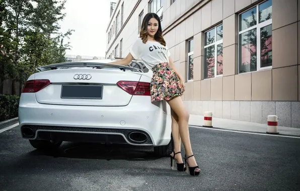 Картинка взгляд, Audi, Девушки, азиатка, красивая девушка, стоит над машиной, белый авто