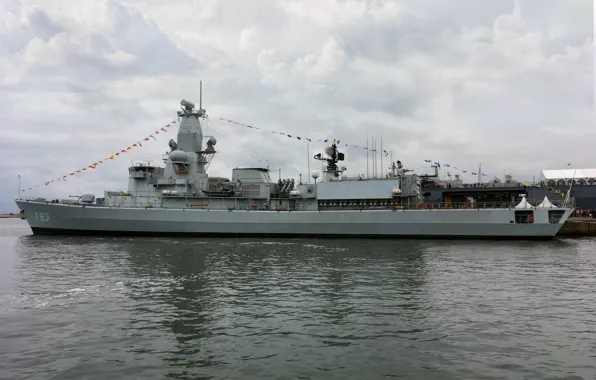 Фрегат, ВМС Нидерландов, HNLMS Van Amstel