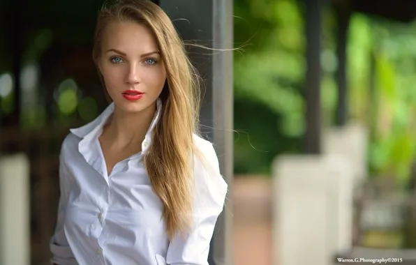 Картинка girl, long hair, photo, photographer, blue eyes, model, bokeh, lips