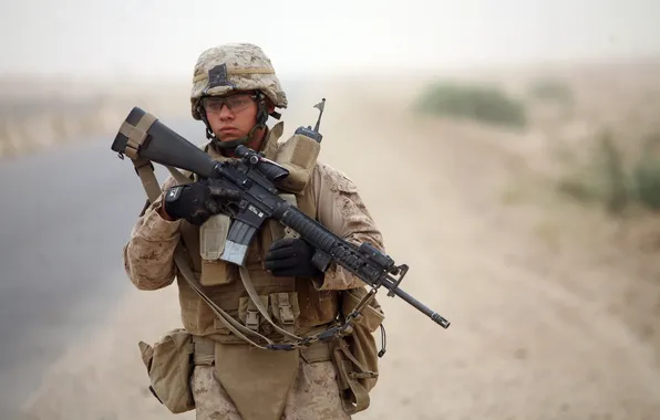 Дорога, оружие, солдат