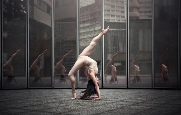 Картинка отражение, грация, гимнастка, Julie Marques