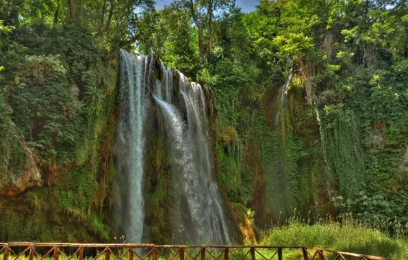 Картинка деревья, скала, парк, обрыв, водопад, поток, Испания, Spain