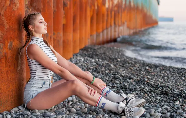 Картинка sea, stones, brunette, sitting, white stockings, sneakers, jean shorts, women outdoors