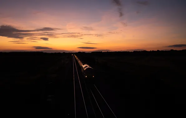 Закат, ночь, поезд, железная дорога
