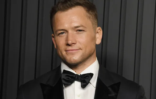 Взгляд, актёр, певец, смокинг, Taron Egerton, Тэрон Эджертон