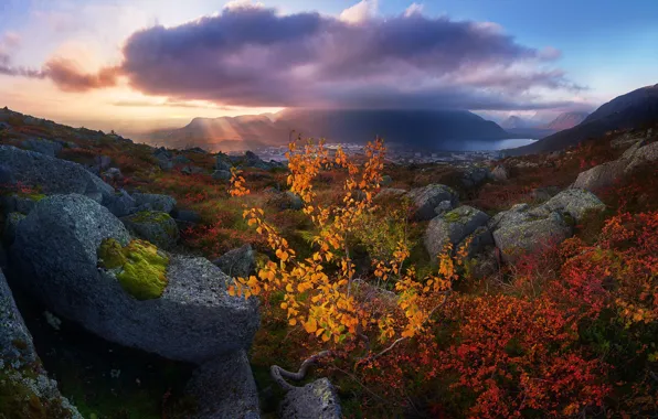 Картинка осень, лучи, свет, пейзаж, горы, тучи, природа, камни