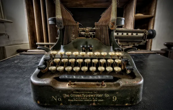 Макро, фон, Oliver Typewriter