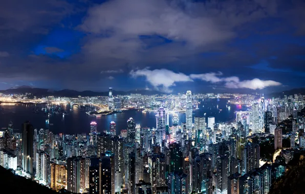 Картинка небо, облака, ночь, огни, вид, высота, Гонконг, небоскребы