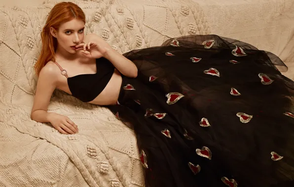 Взгляд, диван, платье, актриса, рыжая, лифчик, красивая, Emma Roberts