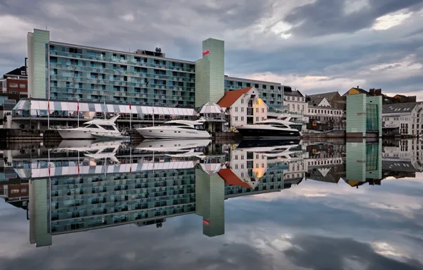 Картинка отражение, лодки, Норвегия, отель, Haugesund