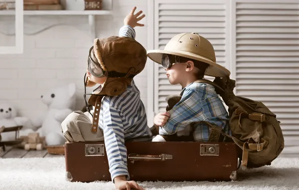 Дети, игра, игрушки, шляпа, очки, чемодан, рюкзак, мишки