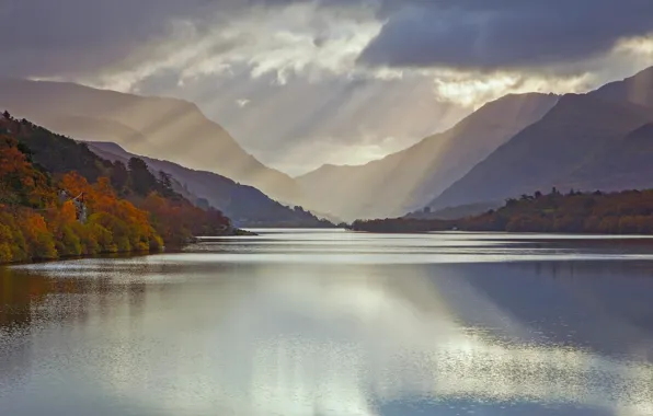 Картинка Llyn Padarn, регион Сноудония, графство Гвинед, Великобритания, Ноябрь, Уэльс, ледниковое озеро, осень