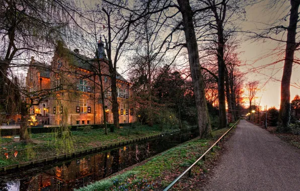 Картинка дорога, осень, деревья, огни, замок, вечер, канал, Нидерланды