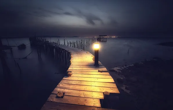 Картинка ночь, мост, озеро, светильник