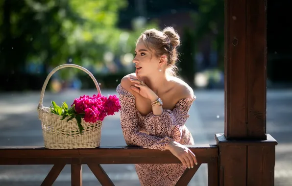 Картинка девушка, цветы, поза, декольте, корзинка, плечи, Дмитрий Шульгин