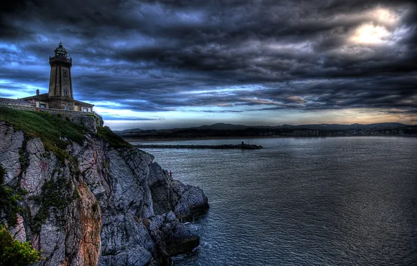 Картинка море, облака, закат, скала, побережье, маяк, вечер, Испания