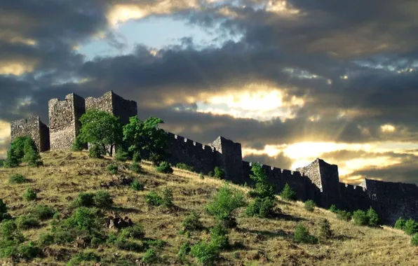 Картинка солнечный свет, в kralijevo Сербии, Замок на холме