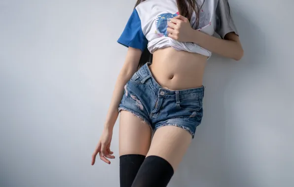 Картинка Wall, Denim, Woman, Jeans, Shorts, Socks, Tee, Faceless