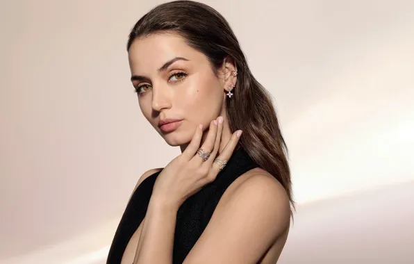 Картинка взгляд, девушка, украшения, лицо, фото, макияж, красивая, Ana de Armas