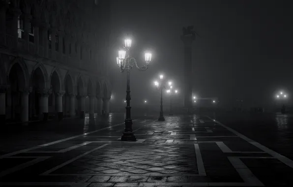 Картинка ночь, город, туман, фонари, Италия, Венеция, черно-белое, Italy