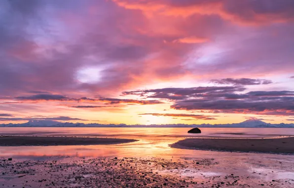Картинка закат, горы, камни, берег, вечер, водоем, закатное небо