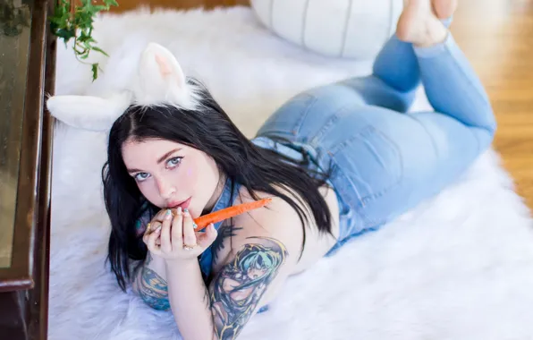 Картинка girl, tatoo, jeans, cosplay, look, bunny, carrot, rabbit ears