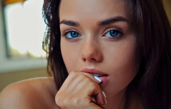 Woman, young, blue eyes, short hair, model, perfect, brunette, hand