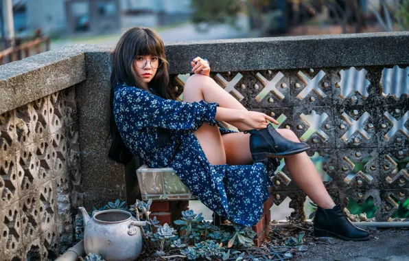 Картинка взгляд, девушка, лицо, платье, очки, ножки