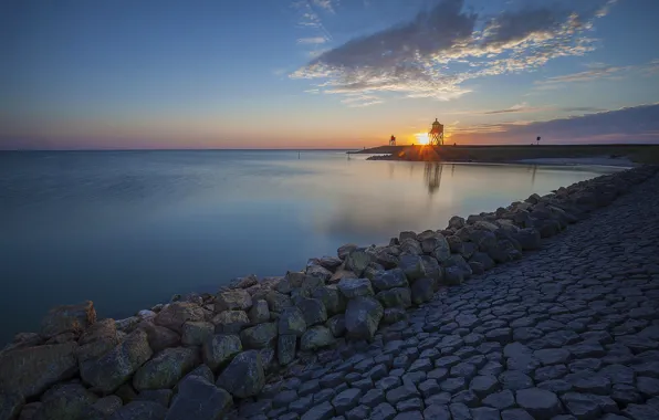 Картинка закат, озеро, камни, берег, маяк, Нидерланды, Netherlands, озеро Эйсселмер