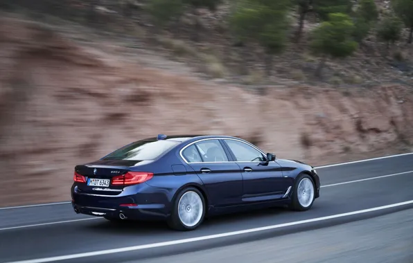 Картинка BMW, седан, горная дорога, xDrive, 530d, Luxury Line, 5er, тёмно-синий