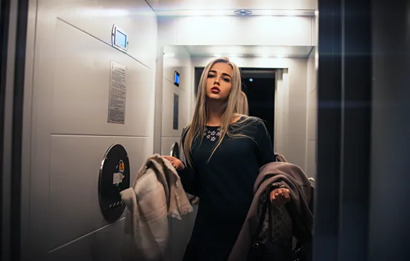 Картинка поза, Девушка, зеркало, лифт, Саша Руских