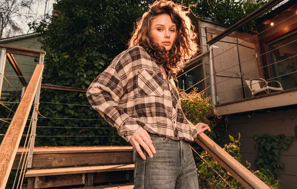 Картинка girl, sexy, beautiful, model, jeans, brunette, gorgeous, shirt