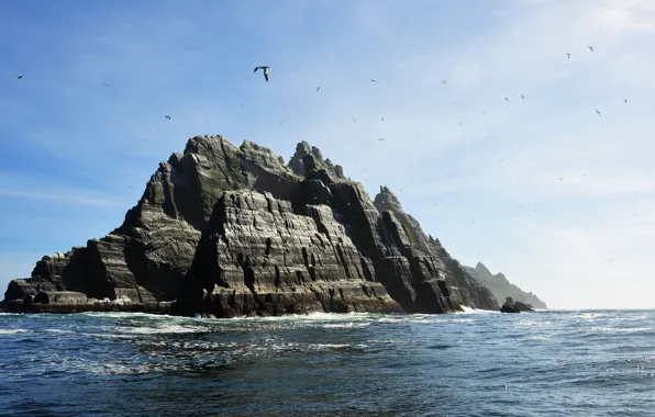 Картинка море, небо, облака, скалы, птица, остров