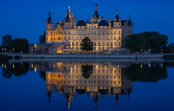 Ночь, озеро, отражение, замок, Германия, Germany, Шверинский замок, Schwerin Castle