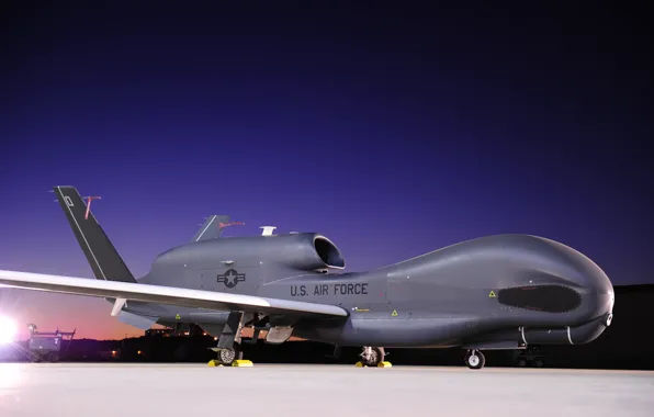 Картинка аэродром, стратегический, БПЛА, разведывательный, Northrop Grumman, RQ-4