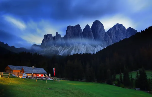 Картинка пейзаж, горы, ночь, природа, дома, Италия, леса, луга