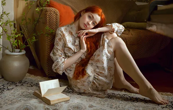 Девушка, диван, руки, книга, рыжая