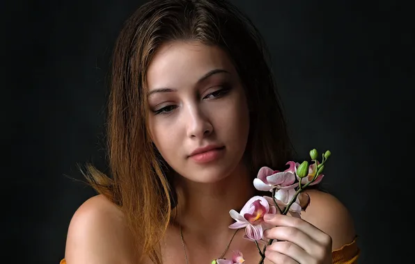 Картинка взгляд, девушка, цветы, лицо, шатенка, красивая, плечи, орхидея