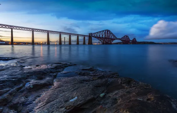 Картинка закат, мост, огни, камни, побережье, вечер, Шотландия, залив