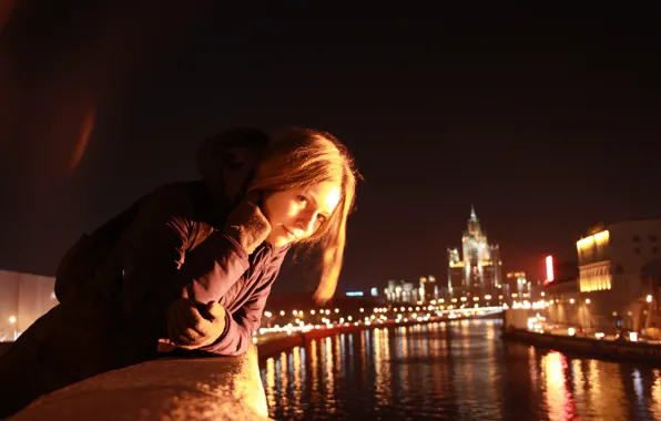 Картинка девушка, ночь, город, река, настроение, Москва, прогулка