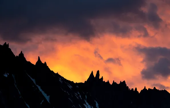 Картинка облака, закат, гора, силуэт, оранжевое небо