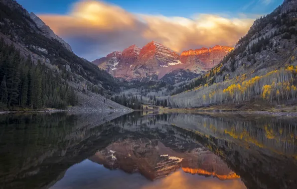 Осень, горы, река