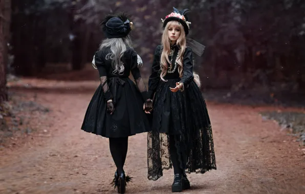 Картинка дорога, стиль, шляпки, две девушки, в чёрном, платья, фотограф Светлана Никотина, Мила Рогова