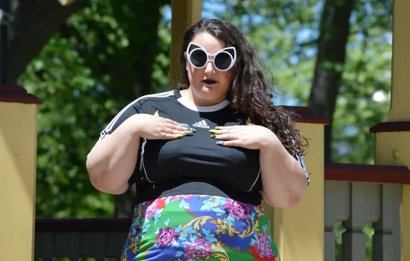 Pose, sunglasses, painted nails, Miss, flashy clothes, sport shirt