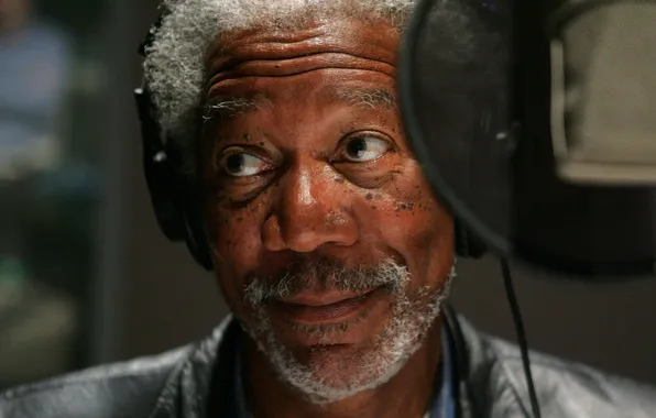 Улыбка, микрофон, Morgan Freeman