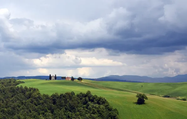 Картинка поле, трава, облака, дом, холмы, силуэт, Италия, Тоскана