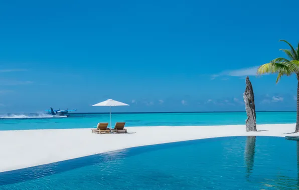 Картинка остров, Мальдивы, пляж, зонт, гидроплан, океан, бассейн, шезлонги