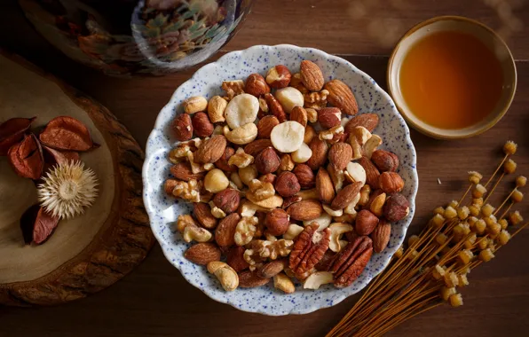 Чай, орехи, миндаль, фундук, сухоцвет, пекан, кешью